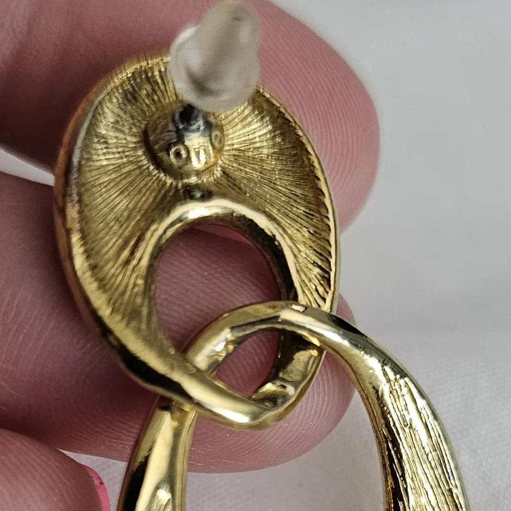 Vintage gold tone Monet oval drop - Picture 3 of 3